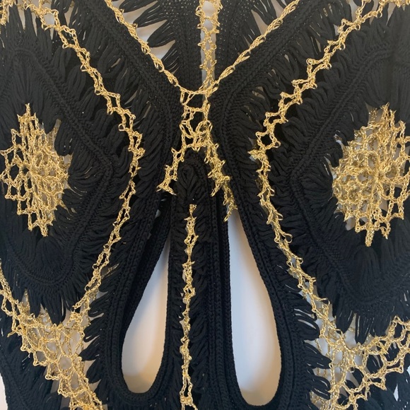 Stylish Crochet Blouse - Picture 4 of 6